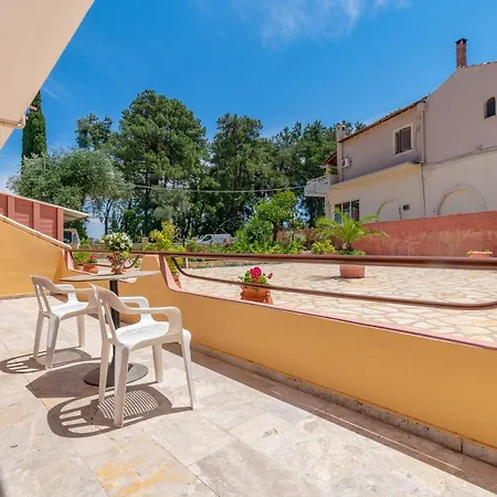 Hermes Apartments & Studios